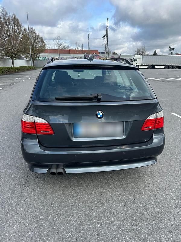 Gebraucht BMW 525 197 PS (144 kW) 2008 Grau Kombi