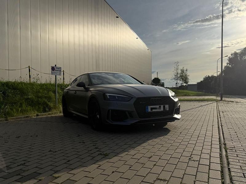 Grau Gebraucht 2019 Audi RS5 Sportback Limousine | 57.999 € (Fairer Preis) - Bild 1/4