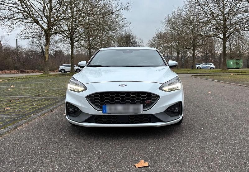 Gebraucht Ford Focus ST 280 PS (205 kW) 2019 Weiß Limousine