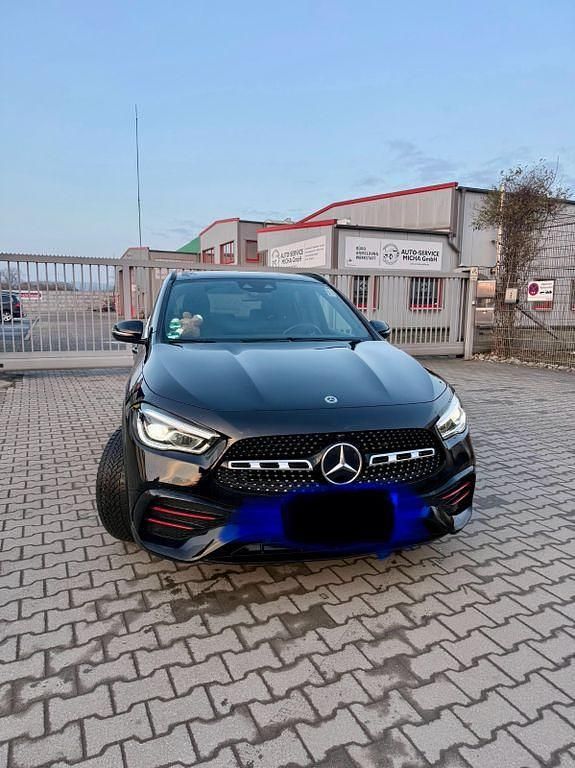 Schwarz Gebraucht 2021 Mercedes GLA200 SUV | 32.300 € (Fairer Preis) - Bild 1/4