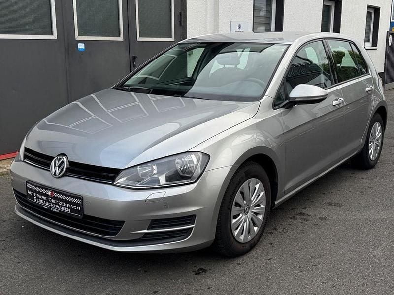 Second-hand VW Golf VII Trendline 105 CP (77 kW) 2013 Argintiu Berlinǎ