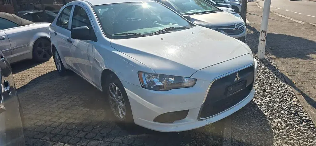 Gebraucht Mitsubishi Lancer Sportback 117 PS (86 kW) 2014 Weiß Limousine