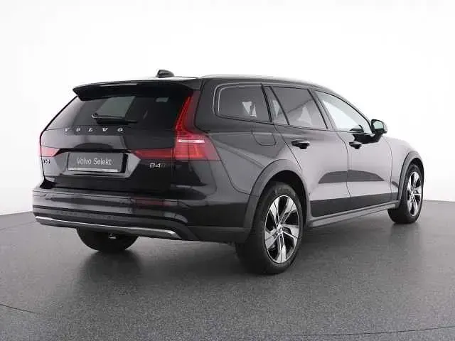 Second-hand Volvo V60 CC 145 CP (106 kW) 2023 Break