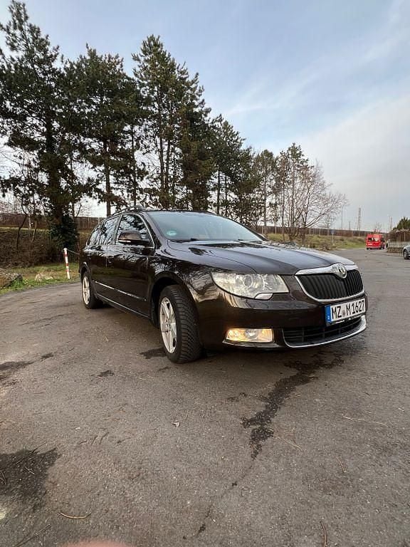 Gebraucht Skoda Superb Ambition 200 PS (147 kW) 2012 Braun Kombi
