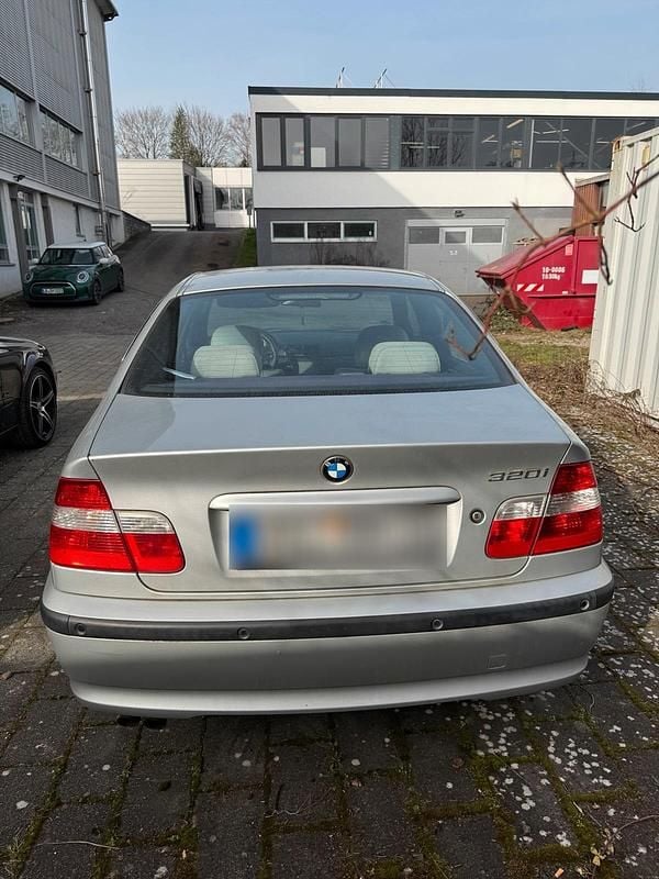 Gebraucht BMW 320 170 PS (125 kW) 2003 Silber Limousine