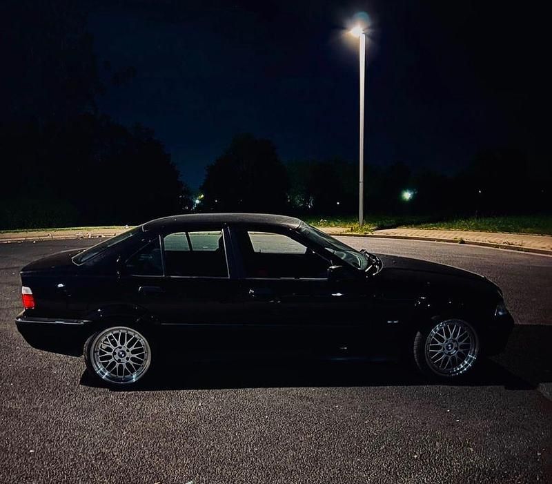 Schwarz Gebraucht 1997 BMW 316 Limousine | 3.000 € (Fairer Preis) - Bild 1/4