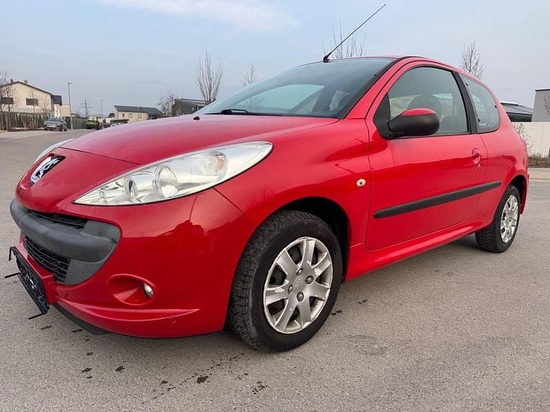 Gebraucht Peugeot 206+ Basis 73 PS (53 kW) 2011 Rot Kleinwagen