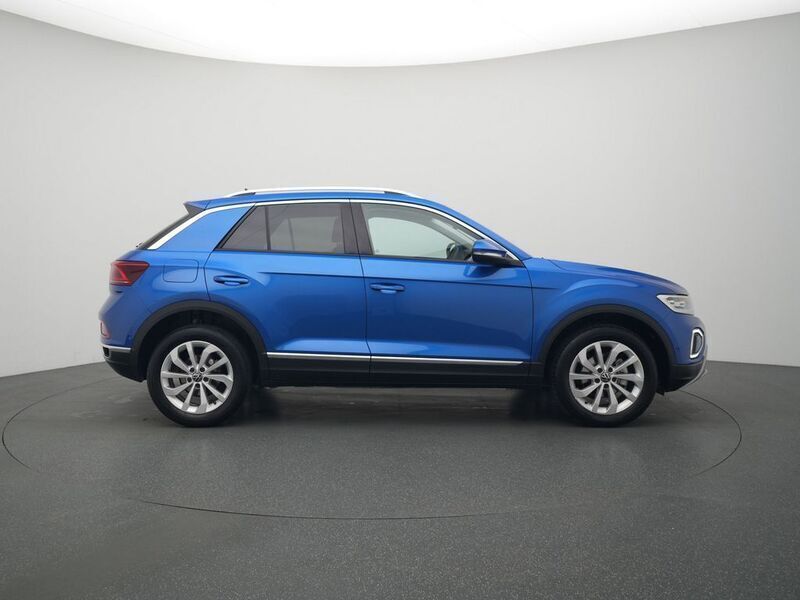 Gebraucht VW T-Roc 150 PS (110 kW) 2023 Blau / ravennablau (metallic) SUV