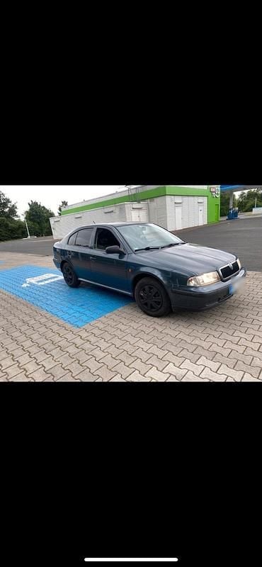 Schwarz Gebraucht 1998 Skoda Octavia Limousine | 390 € (Guter Preis) - Bild 1/4