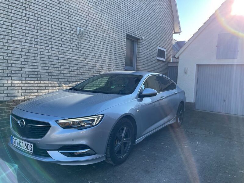 Silber Gebraucht 2017 Opel Insignia Exklusiv Limousine | 12.500 € (Fairer Preis) - Bild 1/4