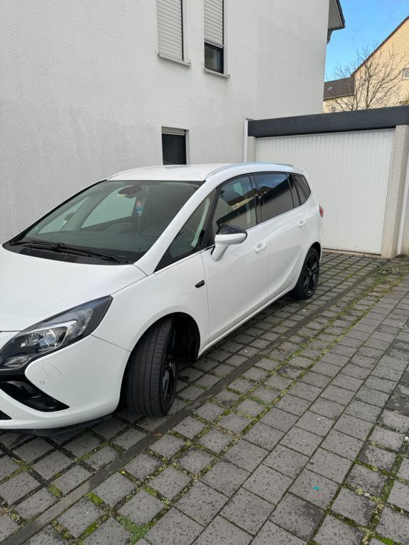 Weiß Gebraucht 2013 Opel Zafira Tourer Sport Van / Kleinbus | 5.799 € (Fairer Preis) - Bild 1/4