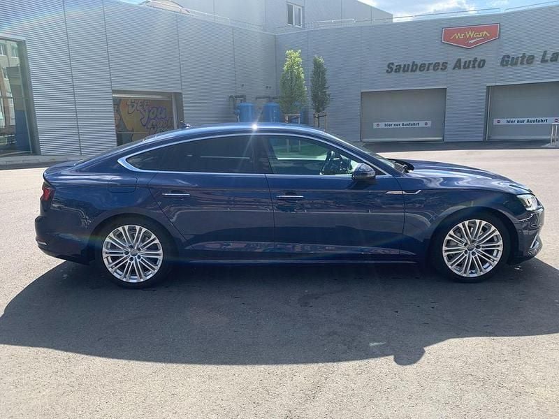 Blau Gebraucht 2018 Audi A5 Sportback Ambiente Kleinwagen | 22.700 € (Guter Preis) - Bild 1/4