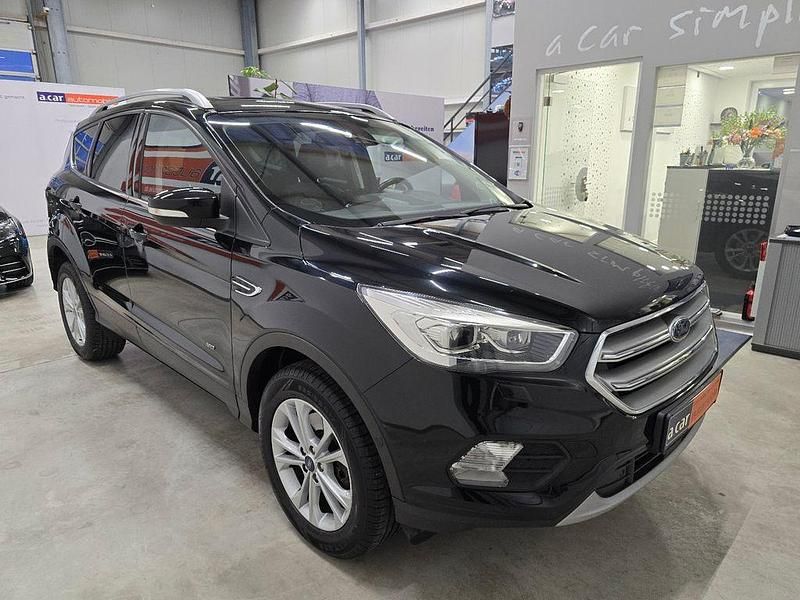 Gebraucht Ford Kuga Titanium 150 PS (110 kW) 2017 Schwarz SUV