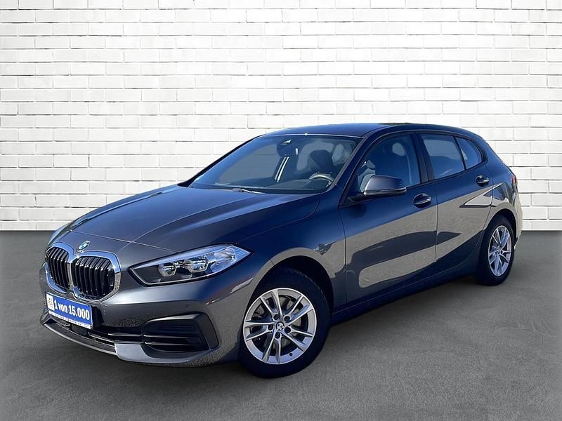 Grau metallic Gebraucht 2020 BMW 118 Advantage Kleinwagen | 19.300 € (Guter Preis) - Bild 1/4