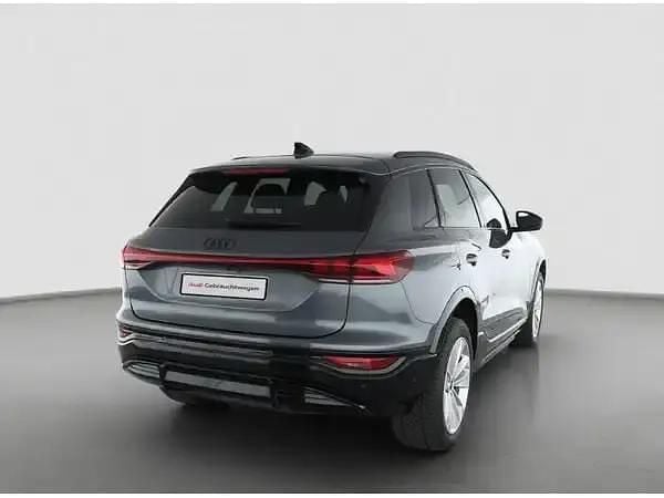 Second-hand Audi e-tron Ambiente 225 kW (306 CP) 2025 Gri SUV