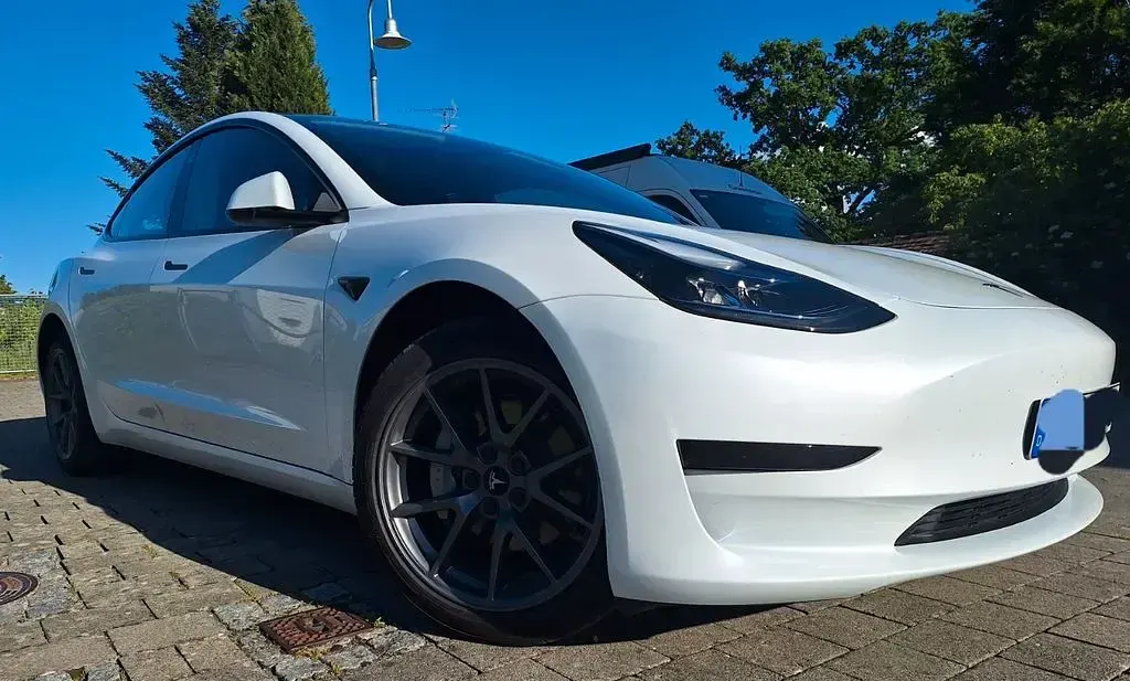 Używany Tesla Model 3 Standard Range 225 kW (306 KM) 2022 Biały Sedan/Limuzyna