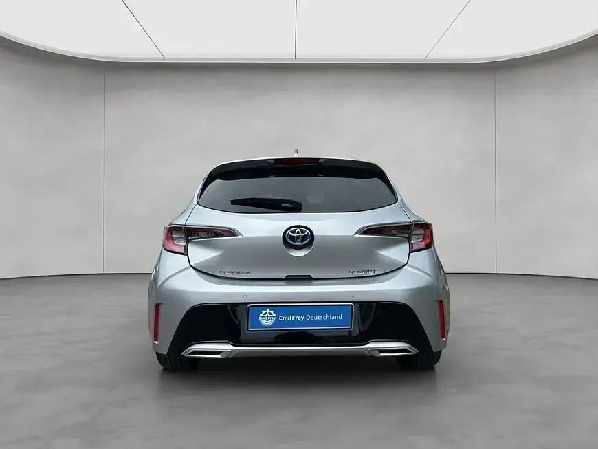 Gebraucht Toyota Corolla Team 184 PS (135 kW) 2022 Shimmering silver metallic Kombi