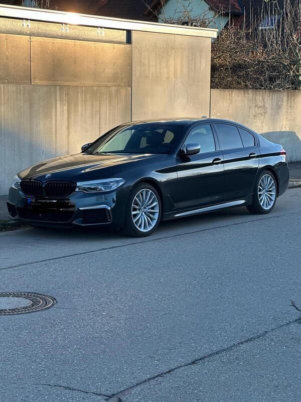 Grau Gebraucht 2017 BMW M550 Limousine | 42.990 € (Guter Preis) - Bild 1/4