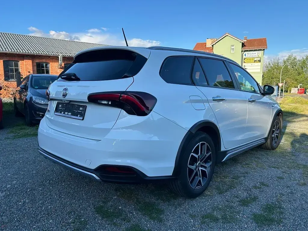 Gebraucht Fiat Tipo Cross 131 PS (96 kW) 2023 Weiß Limousine
