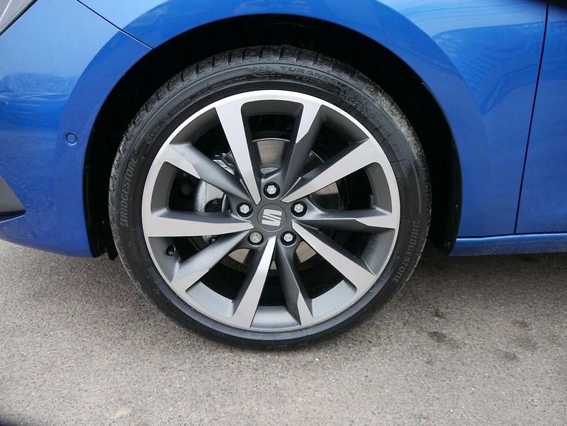 Neu Seat Leon ST FR 150 PS (110 kW) 2026 Saphir blau metallic Kombi