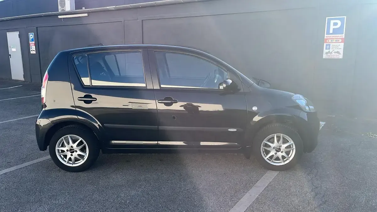 Gebraucht Daihatsu Sirion 89 PS (65 kW) 2007 Schwarz Kleinwagen