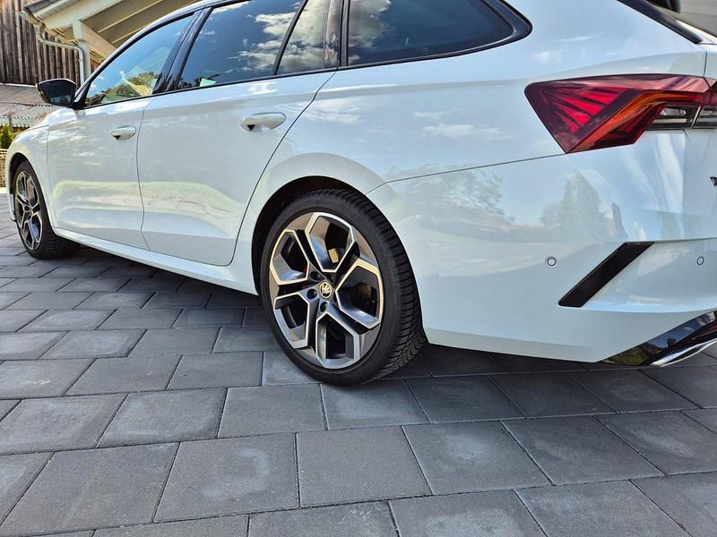 Weiß Gebraucht 2022 Skoda Octavia RS Kombi | 35.000 € (Fairer Preis) - Bild 1/4