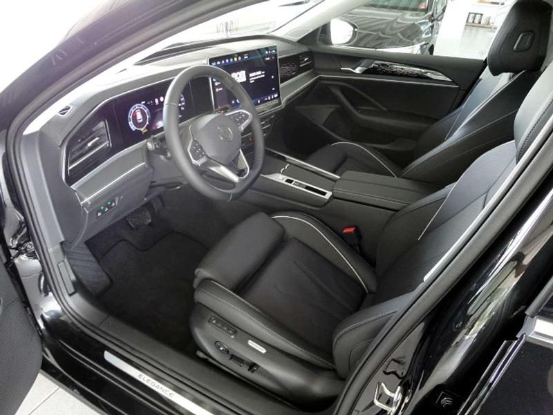 Gebraucht VW Passat Elegance 150 PS (110 kW) 2024 Grenadillschwarz metallic Kombi
