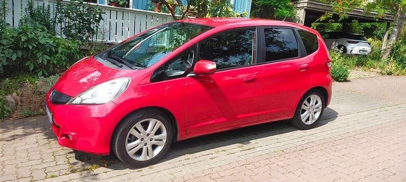 Rot Gebraucht 2015 Honda Jazz Comfort Plus Kleinwagen | 6.900 € (Guter Preis) - Bild 1/4