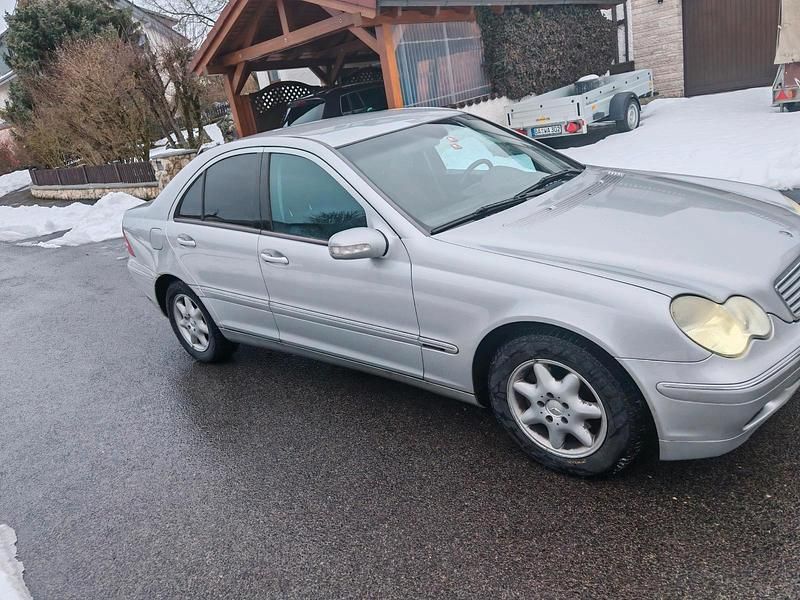 Gebraucht Mercedes C220 150 PS (110 kW) 2003 Grau Limousine