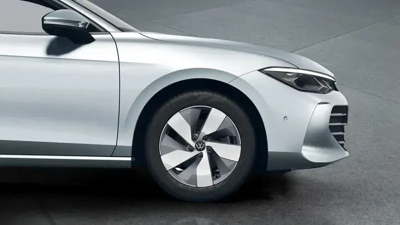 Gebraucht VW Passat 150 PS (110 kW) 2025 Silber Kombi