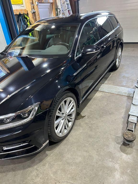 Second-hand VW Passat 190 CP (139 kW) 2016 Negru Break