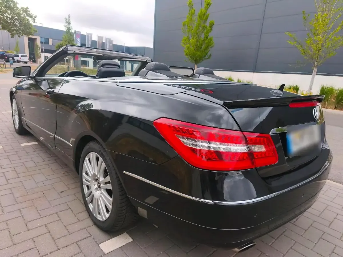 Gebraucht Mercedes E200 184 PS (135 kW) 2011 Schwarz Cabrio