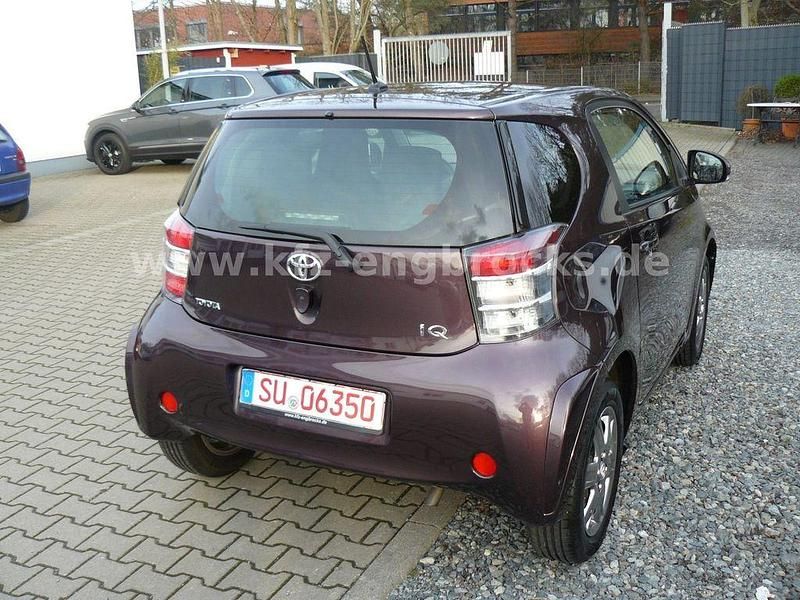 Gebraucht Toyota iQ 68 PS (50 kW) 2009 Braun Kleinwagen