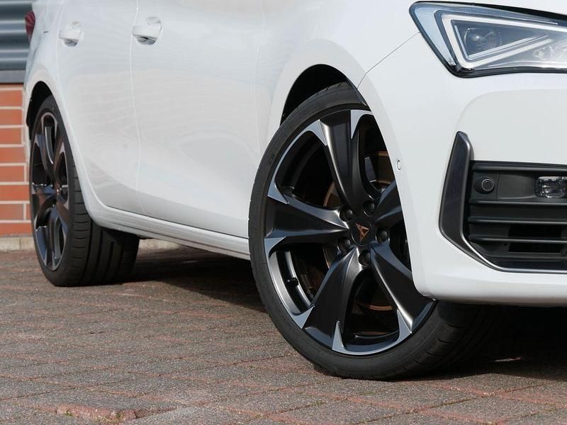 Gebraucht Cupra Leon VZ 310 PS (228 kW) 2023 Weiß Limousine