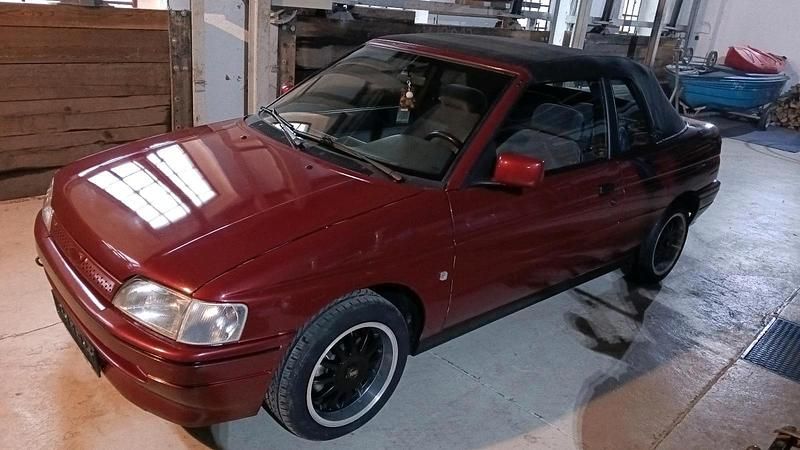 Gebraucht Ford Escort Cabriolet 105 PS (77 kW) 1992 Rot Cabrio