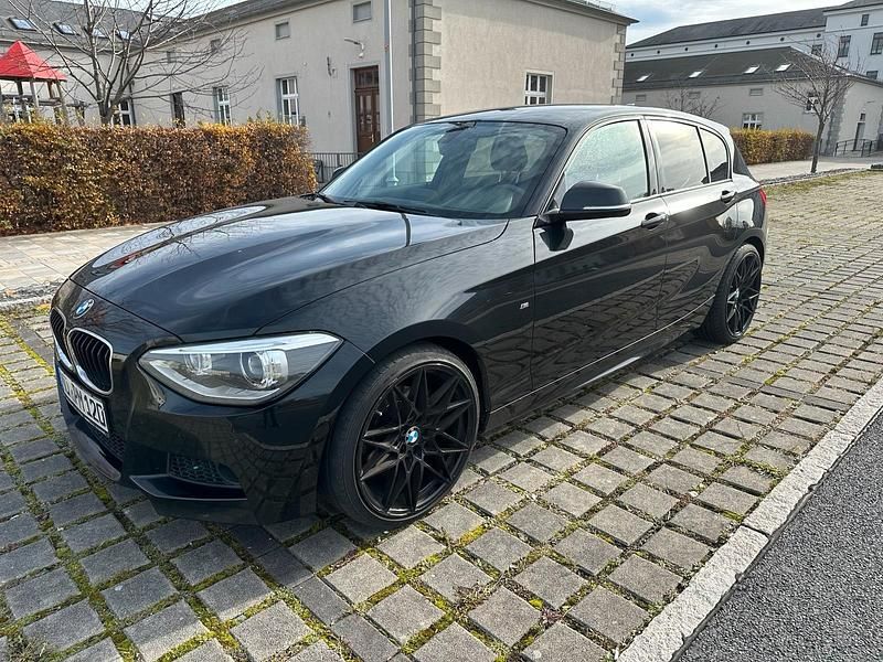 Schwarz Gebraucht 2015 BMW 120 M Sport Kleinwagen | 10.999 € (Guter Preis) - Bild 1/4