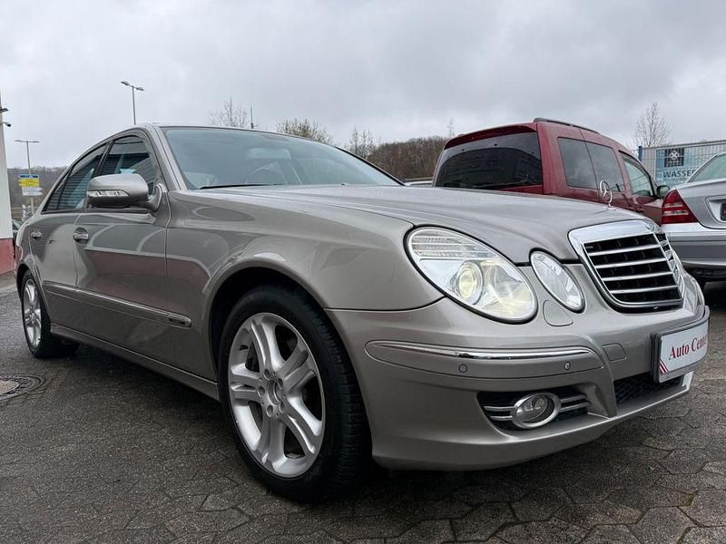 Gebraucht Mercedes E200 184 PS (135 kW) 2008 Cubanitsilber Limousine