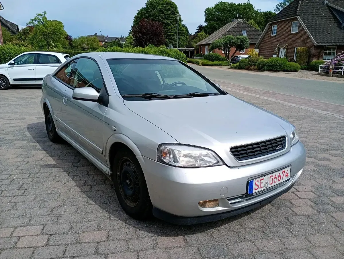Gebraucht Opel Astra 116 PS (85 kW) 2001 Silber Coupé