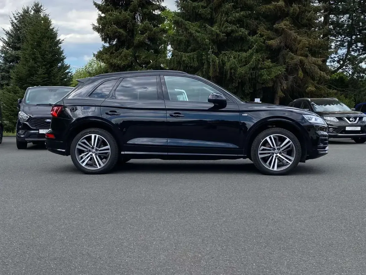 Second-hand Audi Q5 S-Line 190 CP (139 kW) 2018 Negru SUV