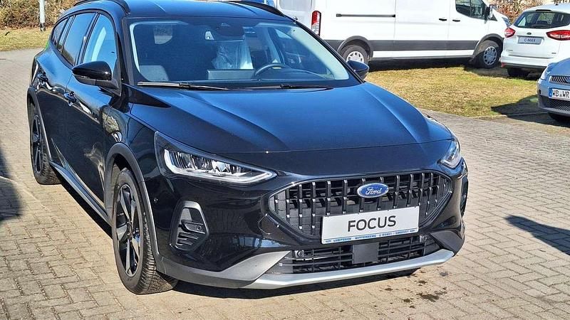 Gebraucht Ford Focus Active X 125 PS (91 kW) 2024 Agate black metallic Kombi