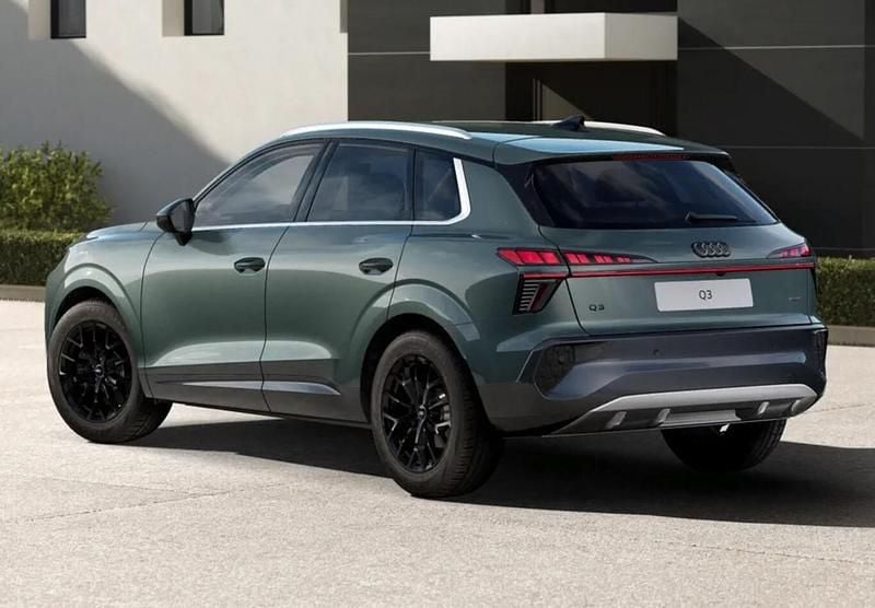 Neu Audi Q3 Ambiente 204 PS (150 kW) 2026 Grün metallic SUV