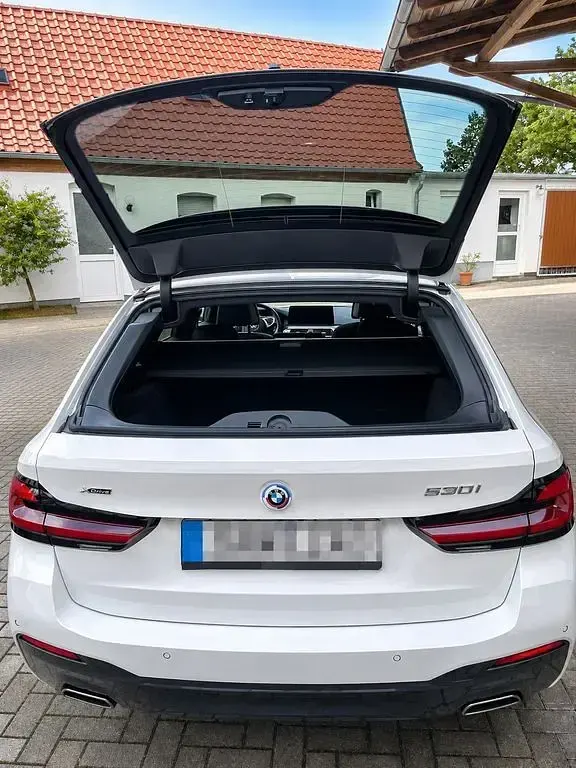 Gebraucht BMW 530 M Sport 252 PS (185 kW) 2023 Weiß Kombi
