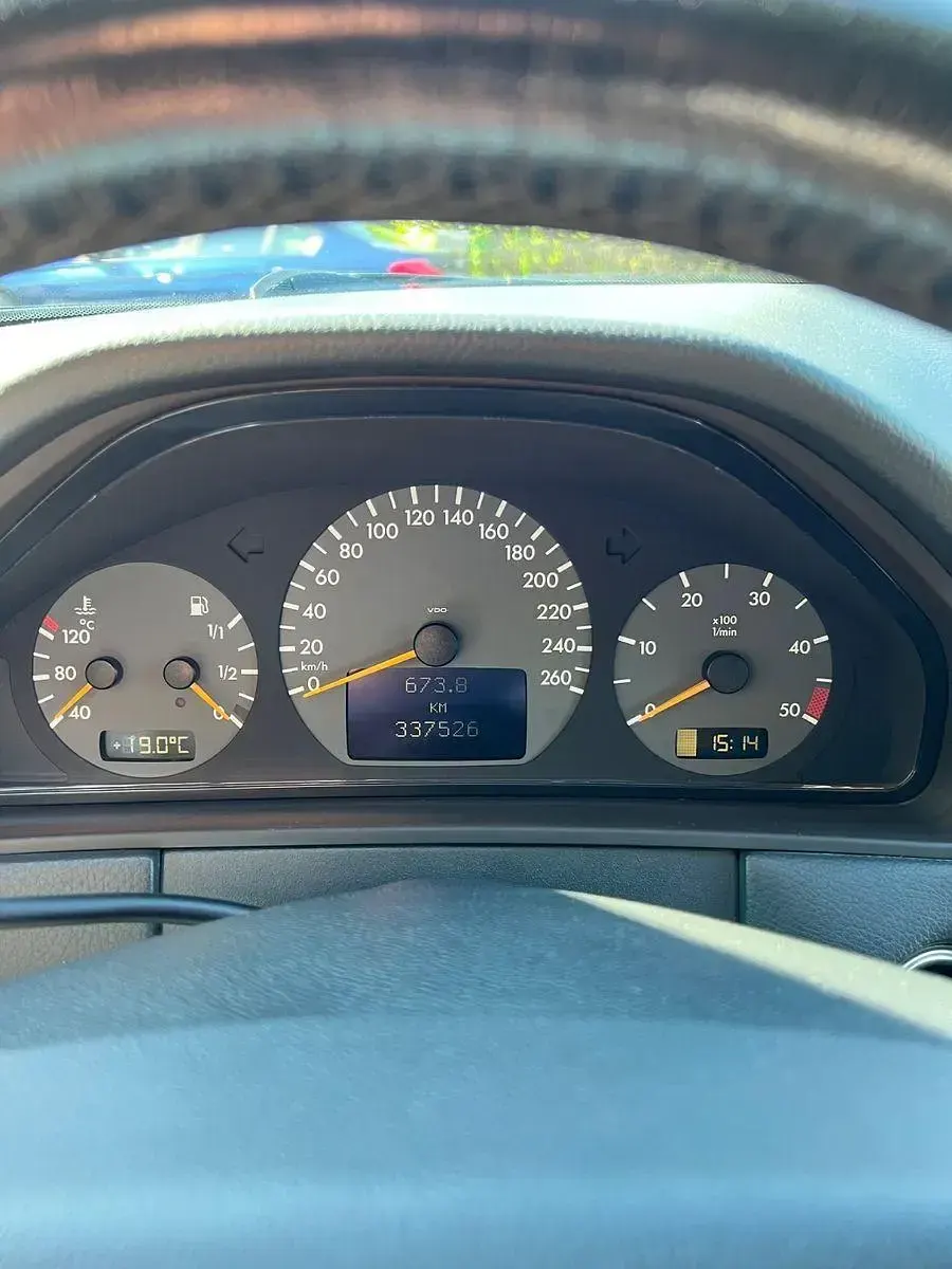 Gebraucht Mercedes E270 Avantgarde 170 PS (125 kW) 2000 Violet Kombi