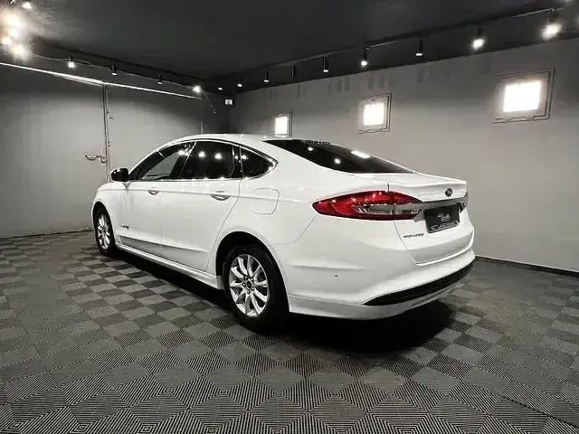 Gebraucht Ford Mondeo Titanium 188 PS (138 kW) 2019 Weiß Limousine