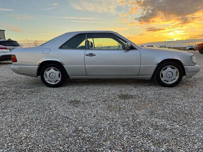 Gebraucht Mercedes 220 150 PS (110 kW) 1992 Grau Coupé