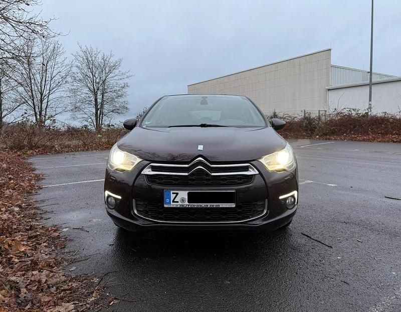 Gebraucht Citroën DS4 So Chic 114 PS (83 kW) 2014 Violet Kleinwagen