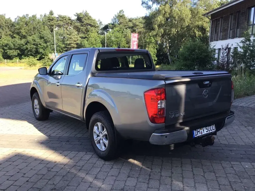 Gebraucht Nissan Navara 163 PS (119 kW) 2016 Grau Pickup