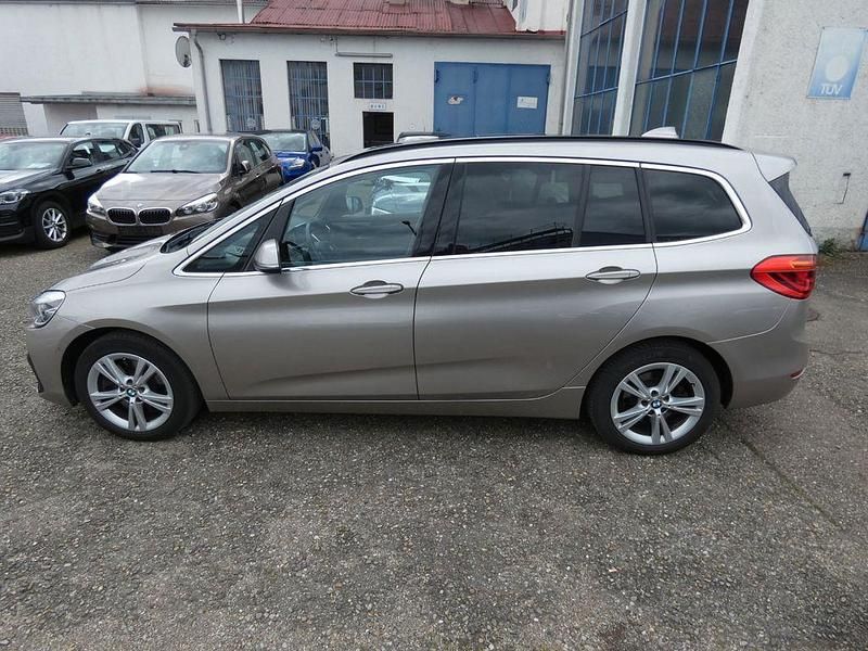 Gebraucht BMW 220 Gran Tourer Luxury Line 190 PS (139 kW) 2022 Silber Van / Kleinbus