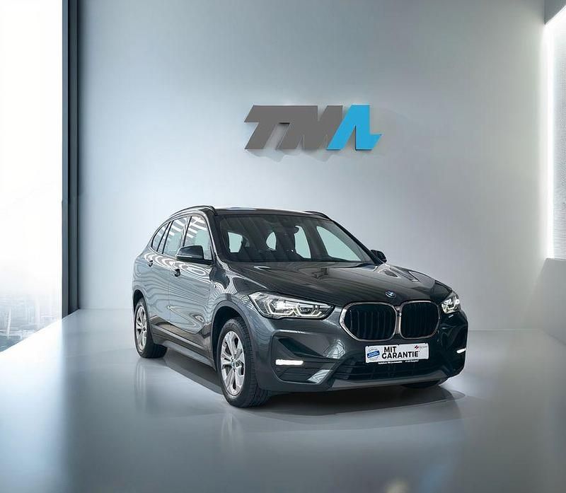 Grau Gebraucht 2022 BMW X1 Sport Line SUV | 23.699 € (Guter Preis) - Bild 1/4