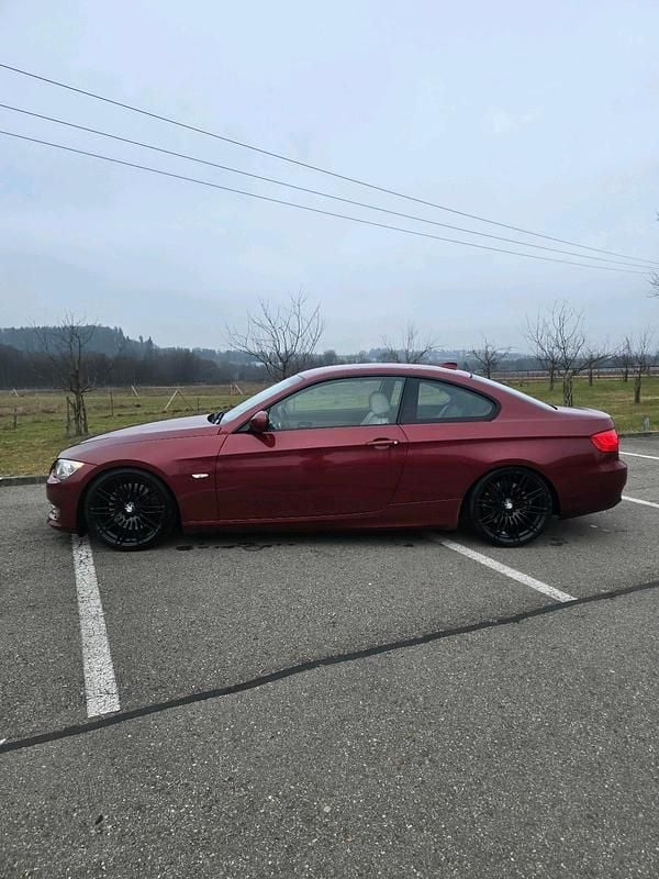 Gebraucht BMW 335 Basis 306 PS (225 kW) 2010 Rot Coupé